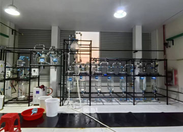 Un cliente estadounidense personaliza su sistema de producción de tricloruro de rutenio con una solución de reactor de vidrio integrado.