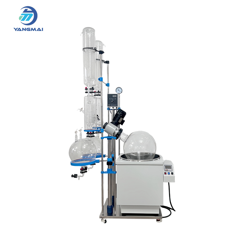 Evaporador rotatorio de 50 litros con doble condensador para recuperación de solventes y concentración en laboratorio.